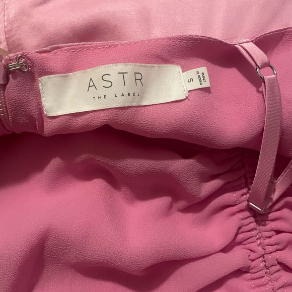 ASTR Peony Dress in Pink- Small - Picture 5 of 7